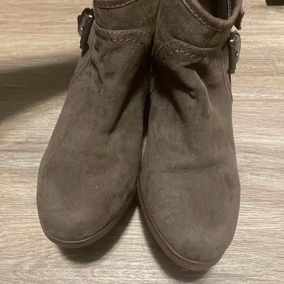 Olive green boots - Picture 3 of 4